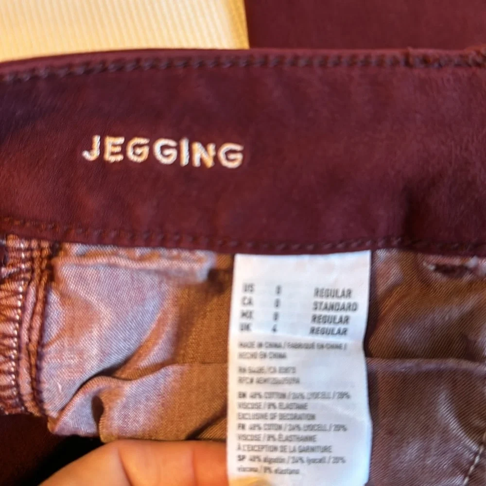 American Eagles 360 Super Stretch Jegging Size 0 Regular Burgundy Color